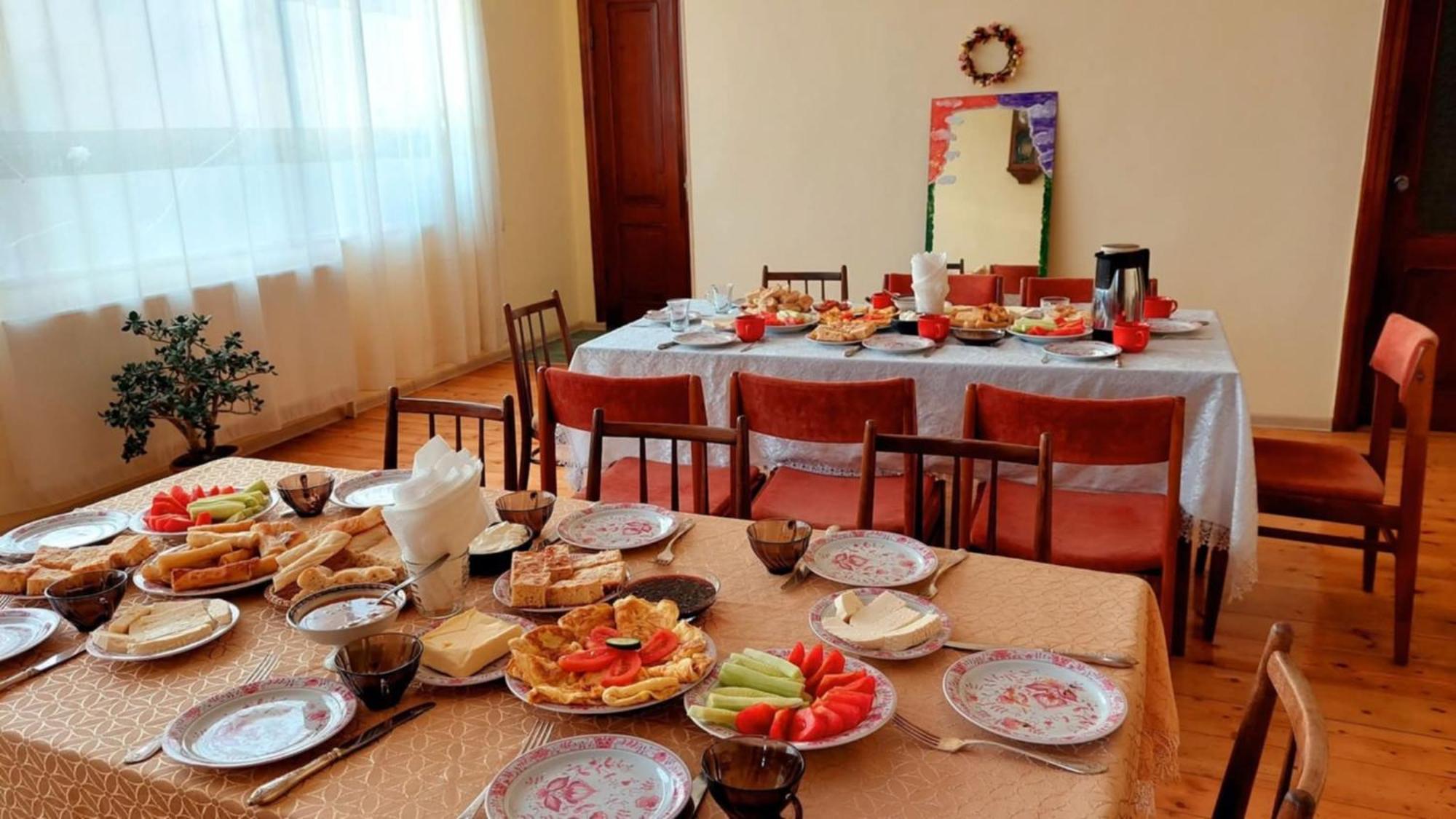Guesthouse "Door" In Sighnaghi Bagian luar foto
